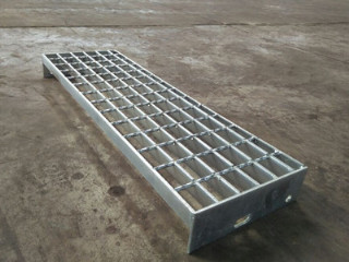 鍍鋅鋼格板踏步廠家定制規(guī)格齊全 鍍鋅鋼格板踏步廠家定制規(guī)格齊全